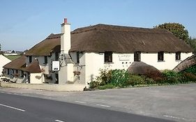 Quels hôtels sont les plus proches de Exeter Airport ? Launceston Exterior photo