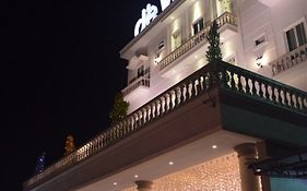 D Ewhitte Hotel Pekanbaru Exterior photo