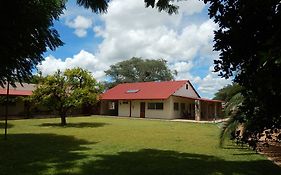 Hôtel Dornhugel Guestfarm à Grootfontein Exterior photo