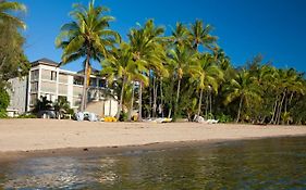 Island Views Beachfront Apartments Palm Cove Exterior photo