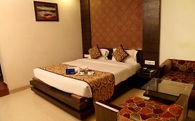 Oyo 905 Galaxy View Hotel Prayagraj Exterior photo