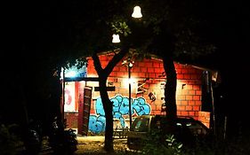 Bricks And Bamboo Hostel Anjuna Exterior photo