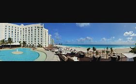 Sunset Royal Beach Resort Cancún Exterior photo