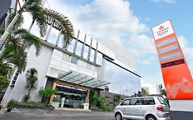 Tjokro Hotel Pekanbaru Exterior photo