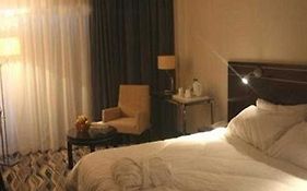 Ramada Hotel & Suites Amman Room photo