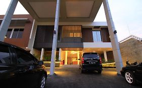 Vinotel Cirebon Exterior photo