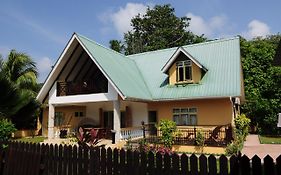 Gold Leaf Self Catering Guest House La Digue  Exterior photo