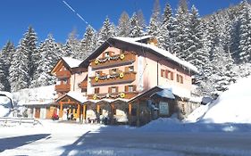 Hotel La Roccia Passo del Tonale Exterior photo