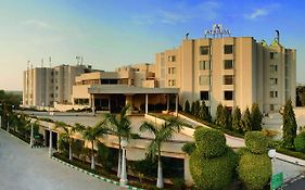 Hotel The Atrium à Faridabad Exterior photo