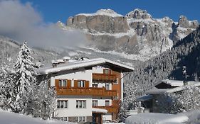 Albergo Majorka Canazei Exterior photo