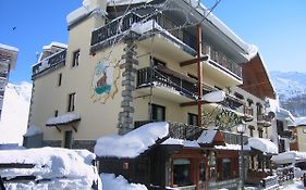 Hotel Perruquet Breuil-Cervinia Exterior photo