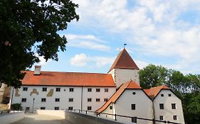 Gaestehaus Maelzerei Auf Schloss Neuburg Am Inn Exterior photo