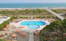 Hotel Bertha Fronte Mare Jesolo Exterior photo