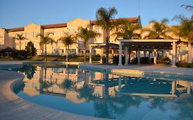 Howard Johnson Resort Spa & Convention Center Merlo Exterior photo
