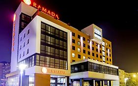 Hôtel Ramada By Wyndham Oradea Exterior photo