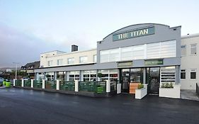 Hotel The Titan à Clydebank Exterior photo