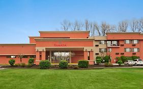 Hotel Ramada By Wyndham Tukwila Southcenter Exterior photo