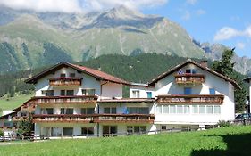 Hotel Alpenpension Regina à Nauders Exterior photo