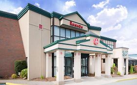 Hotel Ramada By Wyndham Saint-Jean de Terre-Neuve Exterior photo