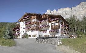 Hotel Ciasa Ai Pini San Cassiano  Exterior photo