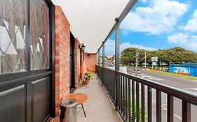 Waves Motel And Apartments Warrnambool Exterior photo