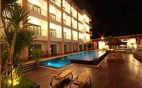 Paragon Suites Resort Jomtien Beach Exterior photo