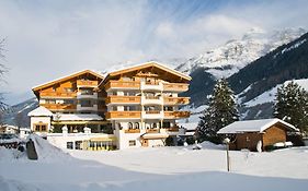 Hotel Stubaierhof Neustift im Stubaital Exterior photo