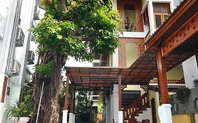 Sri-Pat Guesthouse Chiang Mai Exterior photo