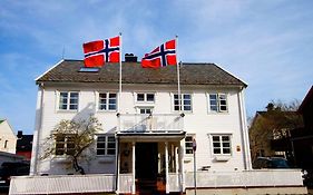 Hotel Opsahl Gjestegaard à Bodø Exterior photo