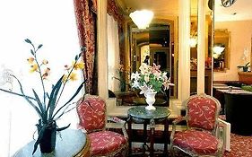 Hôtel La Boetie à Paris Room photo