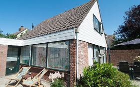 Holiday Home With A Strong Hint Of Quirky Nostalgia Noordwijkerhout Exterior photo