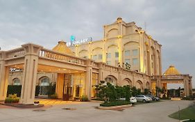 Golden Galaxy Hotels & Resorts Faridabad Exterior photo