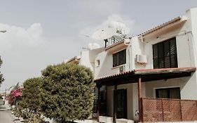 Villa Miltos Beach House à Larnaca Exterior photo