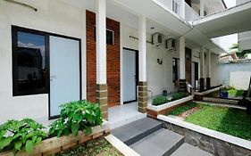 Hotel Reddoorz Near Moro Mall Purwokerto Exterior photo