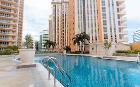 Hôtel Reddoorz Premium @ Venice Luxury Bgc 2 à Makati City Exterior photo