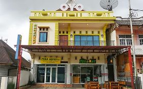 Oyo 733 Mina Homestay Bukittinggi Exterior photo