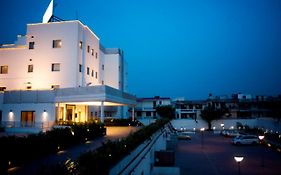 Hotel Vibe By The Lalit Traveller à Faridabad Exterior photo