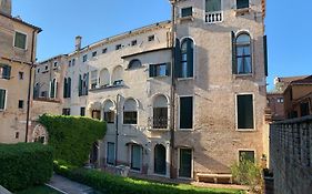 Aparthotel Palazzo Contarini Della Porta Di Ferro à Venise Exterior photo