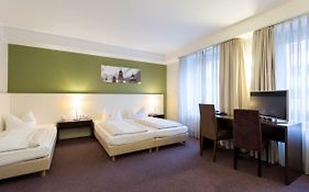 Hotel Dolomit Munich Exterior photo