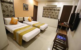 Oyo Rooms Kanak Road Rajkot Exterior photo