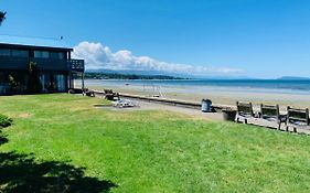 Sand Pebbles Inn Qualicum Beach Exterior photo