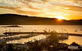 Sunlit Waters Studio Apartments Airlie Beach Exterior photo