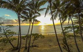 Marlin Waters Beachfront Apartments Palm Cove Exterior photo