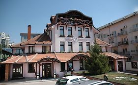 Garni Hotel Family Belgrade Exterior photo