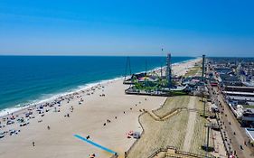 Boardwalk Hotel Charlee & Apartments Beach Hotel Oceanfront Seaside Heights Exterior photo