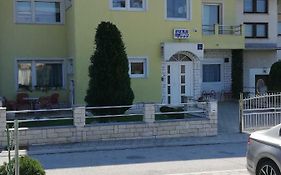 Apartmani Nova Karlovac Exterior photo