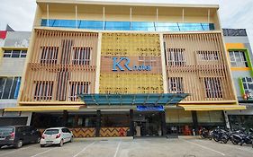 Oyo 344 Kr Hotel Palembang Exterior photo