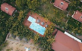 Huong Phong Ho Coc Beach Resort Exterior photo