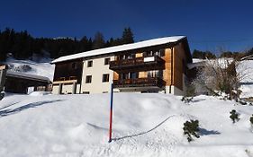 Auberge de jeunesse Tgantieni Sot - Haus Mit Herz à Lenzerheide Exterior photo