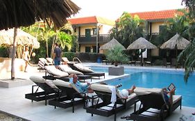 Hôtel Perle D'Or Aruba à Palm Beach Exterior photo